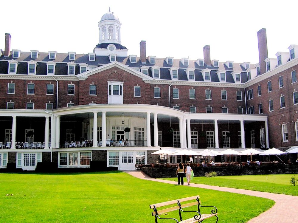 7 Haunted Hotels With Ghost Tours Going Places
